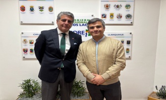 Gobernadores de Aysén y Los Lagos se citan para impulsar conectividad vial austral