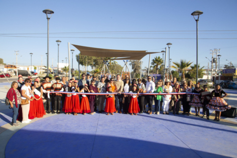 Con potente inversión municipal renuevan Plaza Fundición de Tongoy