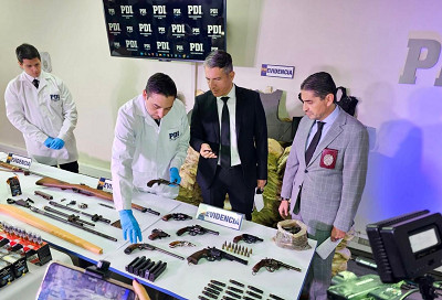 Armas, municiones y cianuro. Fiscalía y PDI incautan enorme arsenal en domicilio de Antofagasta