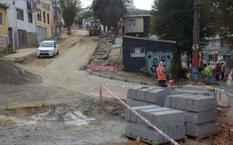 Municipio pavimenta más de 40 calles en los barrios de Viña del Mar