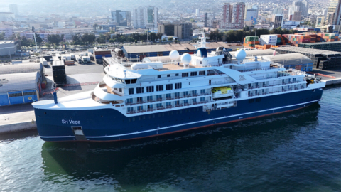 Puerto Antofagasta recibe al crucero SH Vega y potencia la oferta turística regional