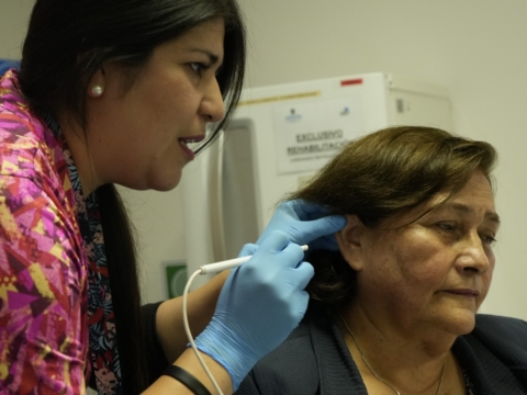 Talca envía clínica y farmacia móviles para asegurar atención en Curanipe tras incendio del CESFAM