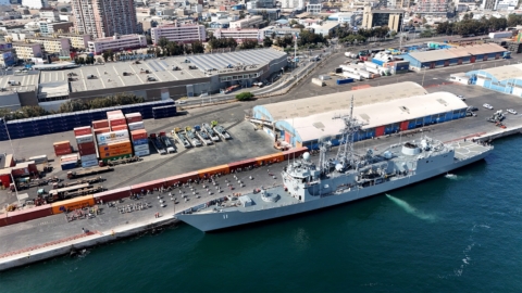 Fragata Capitán Prat arriba a Puerto Antofagasta e invitan a comunidad a visitarla