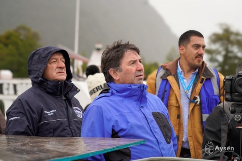 Municipio aysenino se reúne con vecinos de la comuna asentados en Bahía Exploradores y compromete apoyo