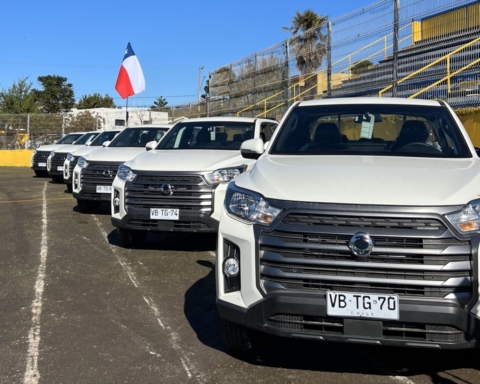 Entregan seis camionetas y una SUV a Municipalidad de Tomé