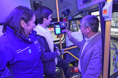 Temuco avanza hacia el pago electrónico en el transporte público con validadores en microbuses