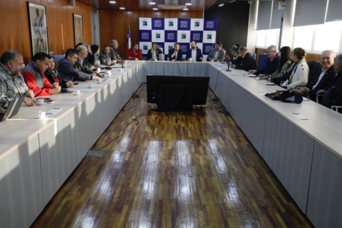 Gremios se reúnen para enfrentar crisis de la industria en Región del Biobío