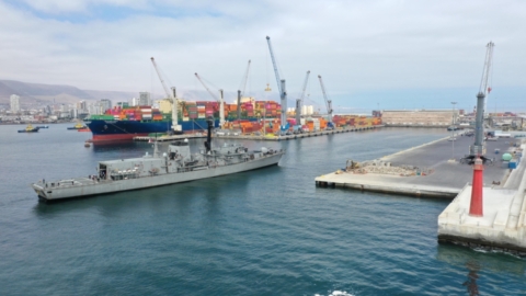 Fragatas Lynch y Condell recalan en Puerto de Iquique y abren sus puertas al público