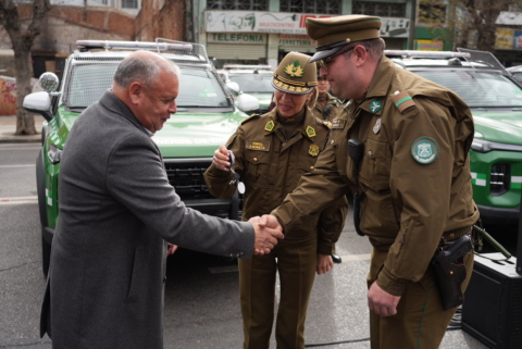 GORE de Valparaíso entrega 41 nuevos vehículos a Carabineros