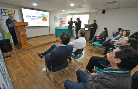Realizan charla a funcionarios de Clínica Alemana de Temuco antes de simulacro de terremoto