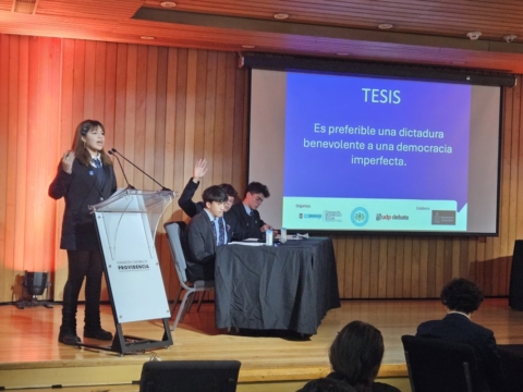 Un centenar de estudiantes de Providencia participan en interescolar de debate