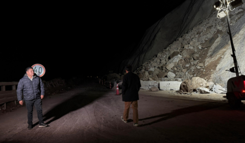 Gobernador Paco emplaza al Gobierno por nuevo derrumbe en Cuesta Chinchorro: ''¿Están esperando a que muera un ariqueño?''