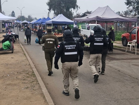 Municipalidad de Rengo ordena ferias libres con apoyo de Carabineros