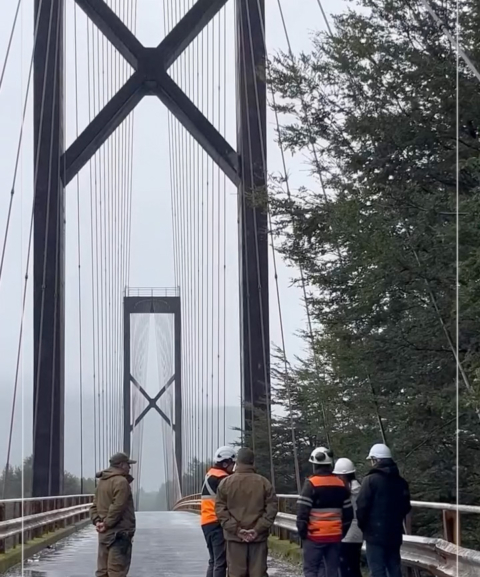 Puente Yelcho mantiene operación tras corte de tirante Puente Yelcho mantiene operación tras corte de tirante