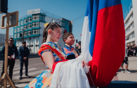 Tarapacá recibe septiembre con izamiento de la bandera nacional y el Campeonato Nacional Infantil de Cueca
