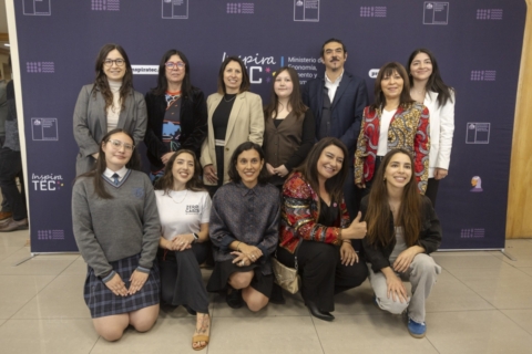 Estudiante de Curicó gana premio InspiraTEC por proyecto para personas electrodependientes Estudiante de Curicó gana premio InspiraTEC por proyecto para personas electrodependientes