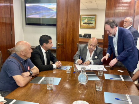 Empresa Phoenix entrega terrenos en Caleta Río Limarí para viviendas de pescadores Empresa Phoenix entrega terrenos en Caleta Río Limarí para viviendas de pescadores