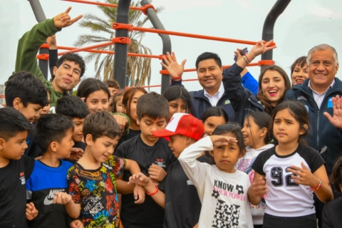 Inauguran remodelación del borde costero de Playa Chinchorro con accesos inclusivos y espacios para eventos