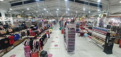 Estudio revela informalidad y riesgos sanitarios en malls chinos del país Estudio revela informalidad y riesgos sanitarios en malls chinos del país