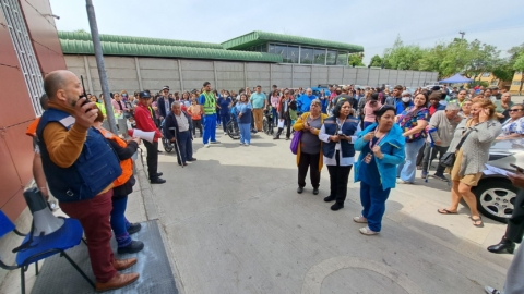 En 5 minutos evacúan a 200 pacientes y funcionarios de CESFAM en Cerrillos En 5 minutos evacúan a 200 pacientes y funcionarios de CESFAM en Cerrillos