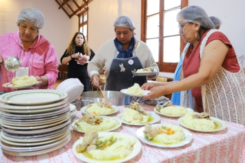 Ollas comunes en O'Higgins alivian el hambre a 4 mil personas