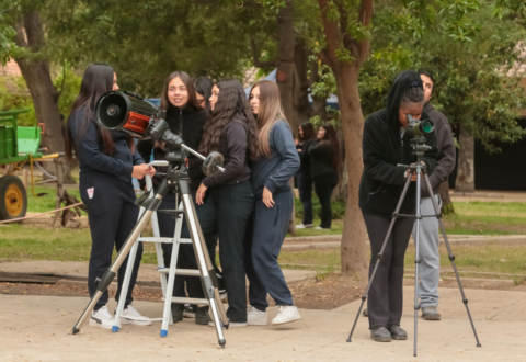 Escolares de Calle Larga participan en encuentro astronómico en el Observatorio Bochum