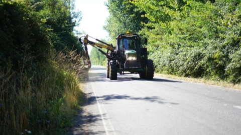 Avanzan en la limpieza de caminos rurales para prevenir incendios forestales
