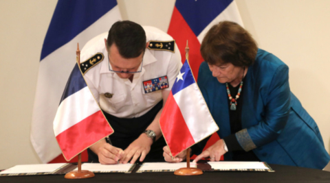 Chile y Francia suscriben acuerdo sobre cooperación militar