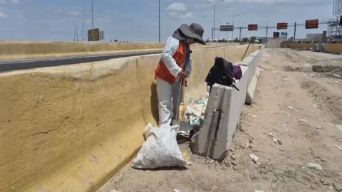 Arica retira más de 2 toneladas de basura en frontera por migración masiva