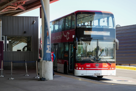 Crecen los viajes al Aeropuerto de Santiago con el sistema de transporte público Red