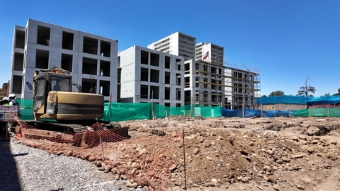 Alcalde de Iquique conoce proyecto habitacional industrializado en La Cisterna