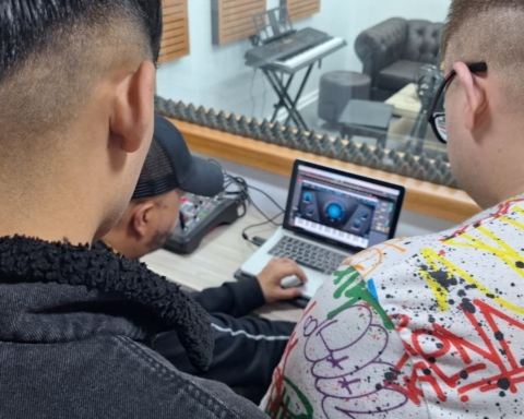 Jóvenes en internación provisoria de Coquimbo desarrollan habilidades en producción musical Jóvenes en internación provisoria de Coquimbo desarrollan habilidades en producción musical