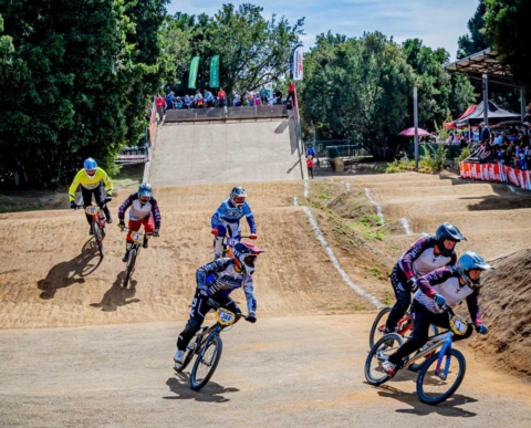 Estudiantes de Diseño UV desarrollan propuestas junto a club BMX de Concón