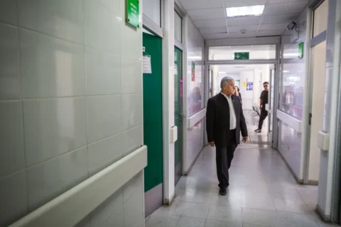 Alcalde de Arica realiza visita técnica a CESFAM para evaluar mejoras en infraestructura