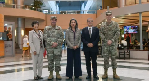 Ministra de Salud visitó el Hospital Militar de Santiago para conocer capacidades del recinto
