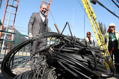 Inician plan nacional para retirar cables en desuso en 319 comunas