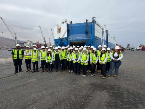 Puerto de Iquique realiza recorrido educativo para futuros técnicos de la región