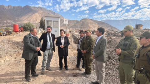Municipio de San Felipe concreta desalojo de ocupación ilegal en la caja del Río Aconcagua