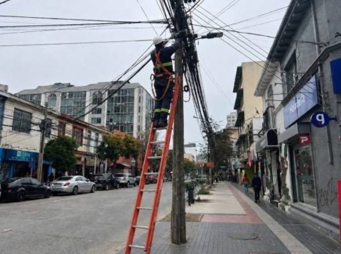 Viña del Mar aprueba ordenanza para retiro de cables en desuso y ordenamiento del espacio aéreo