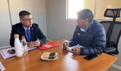 Autoridades coordinan medidas para mejorar suministro eléctrico en Colchane