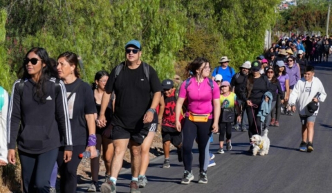 Cientos de personas participaron en trekking municipal al Cerro Las Antenas en Ovalle