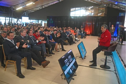 Gobernador propone alianza público-privada para posicionar a Chile como líder mundial del salmón