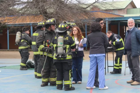 Más de 2 mil personas participan en primer simulacro de emergencia química en establecimiento educacional