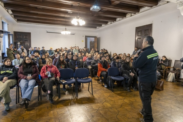 Funcionarios municipales de Valparaíso se capacitan para reforzar aplicación de fichas de emergencia