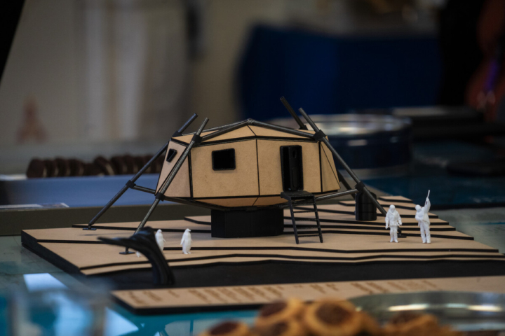 Estudiantes de Arquitectura presentan diseño de refugio modular para la Antártica