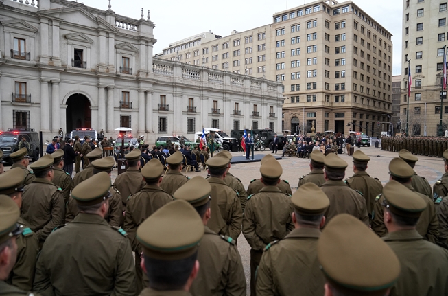 Más formación, tecnología y apoyo económico: Gobierno detalla cambios para Carabineros