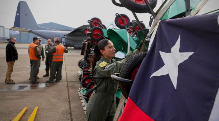Ministro de Defensa: “Chile está muy orgulloso del trabajo que hacen sus FF.AA. en esta emergencia”