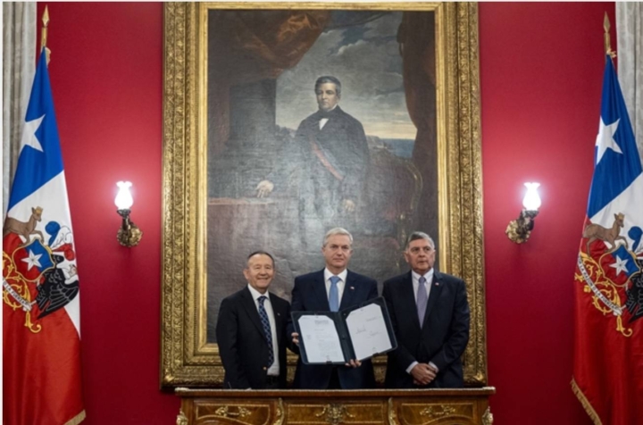 Kast firma proyecto de reforma constitucional para establecer controles de drogas a autoridades