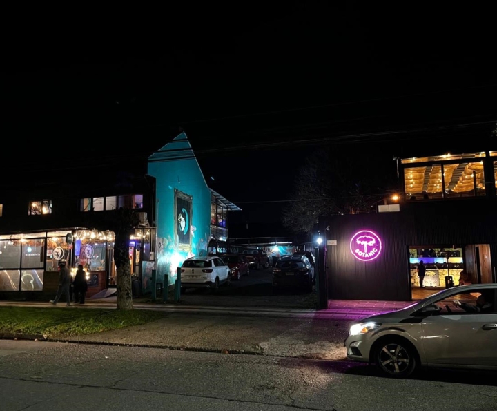 SMA ordena medidas contra bar de Osorno por superar norma de ruidos