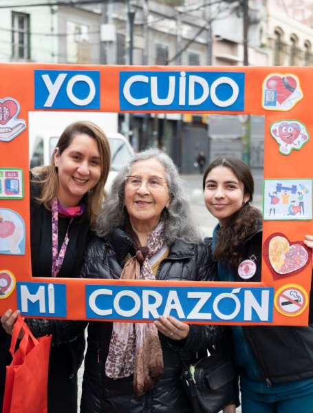 Porteños participan en jornada de prevención cardiovascular en Plaza Aníbal Pinto